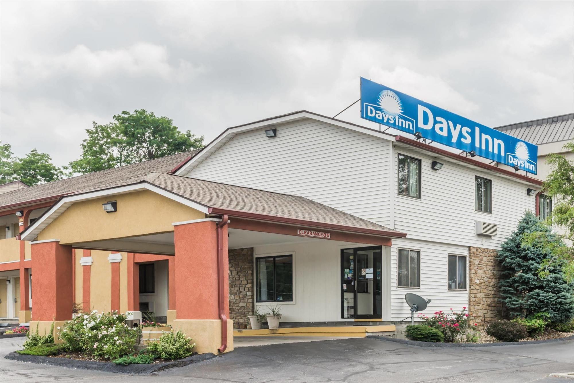Days Inn By Wyndham Блумінгтон Екстер'єр фото